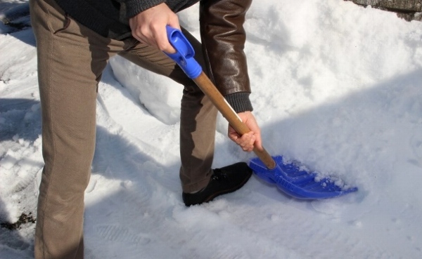 効率の良い雪かきの簡単な方法やコツ 体が楽なやり方は Tsunebo Com