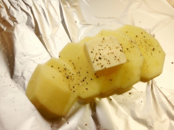 BBQ ジャガイモのアルミホイル包み